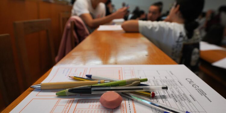 Acaba la selectividad en Galicia con un alumno expulsado en Vigo