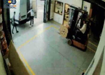 Detenidos dos hombres por estafar 71.000 euros en la compra de cobre