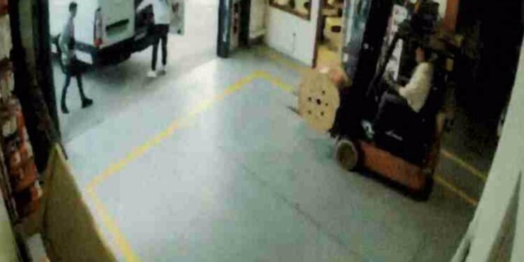 Detenidos dos hombres por estafar 71.000 euros en la compra de cobre