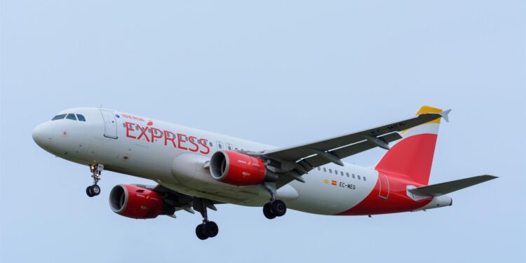 Iberia Express volverá a conectar Vigo con Tenerife este verano