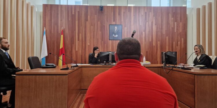 Acepta un año de cárcel tras dejar morir de hambre a cinco perros