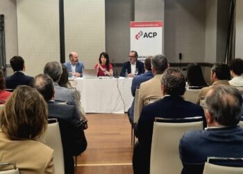 La «conselleira de cabecera» de los constructores se reúne con el sector en Vigo