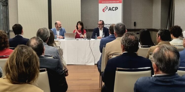 La «conselleira de cabecera» de los constructores se reúne con el sector en Vigo