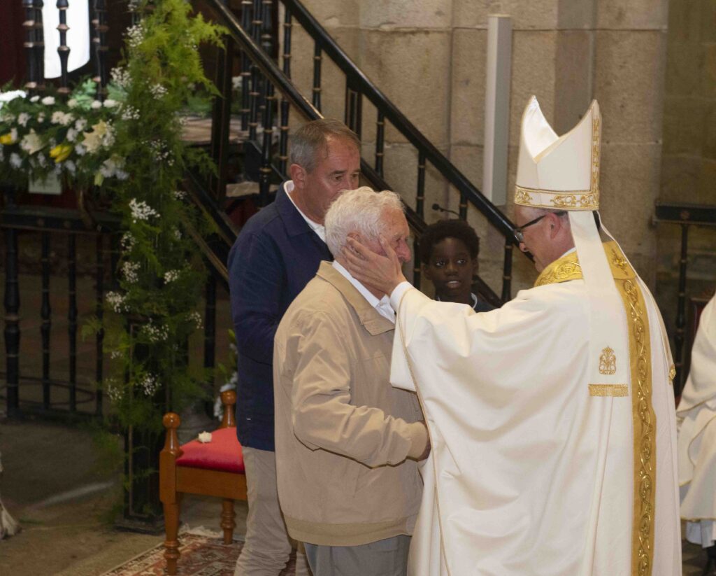 Antonio Valín, nuevo obispo, se estrena en Vigo: "Xa me sinto na casa, en familia"