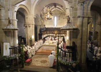 Antonio Valín, nuevo obispo, se ordena en Tui y se estrena en Vigo: «Xa me sinto na casa, en familia»