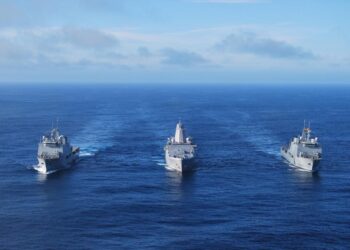 La Armada española despliega en Vigo sus buques de combate
