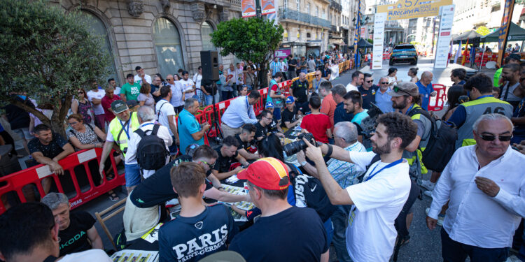 Máxima expectación en Vigo en la ceremonia de salida del Rías Baixas
