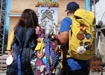 A cunchiña peregrina de Afaga xa camiña a Santiago na Mochila da Luz