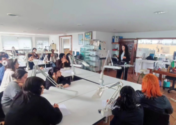 Louis Vuitton ´ficha´ en Vigo a sus joyeros más técnicos y creativos