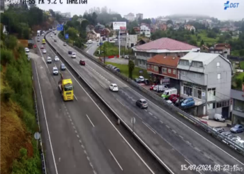 Herida en la cabeza una persona tras volcar con su coche en la autovía