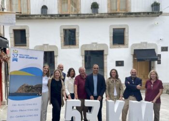 Triple Corona Illas Atlánticas: 141 nadadores y 10 ‘valientes’ sin neopreno entre Ons y Combarro