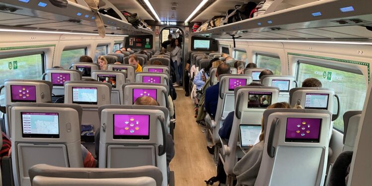 Renfe pone en marcha este lunes los trenes Avlo en Galicia