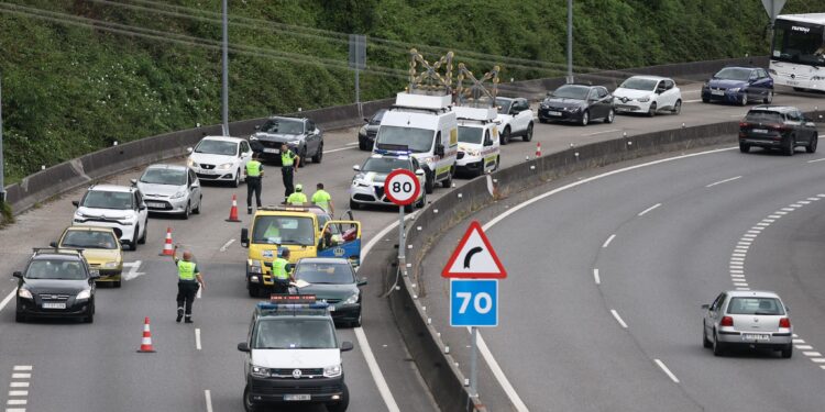 Un accidente colapsa la salida de Vigo de la autovía