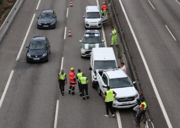 Colapsada la autovía en sentido Vigo por una colisión entre dos coches en Mos