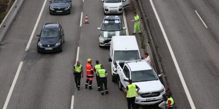 Colapsada la autovía en sentido Vigo por una colisión entre dos coches en Mos