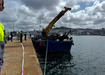 Alarma en Bouzas: un coche se precipita al mar con un ocupante dentro