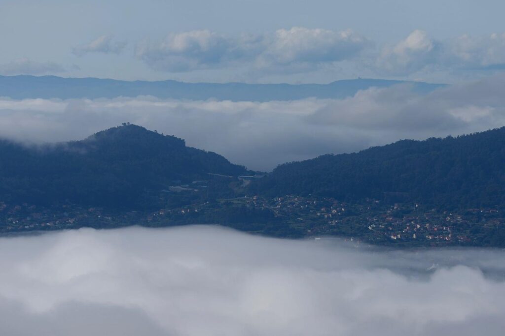 niebla en pleno verano sobre Vigo
