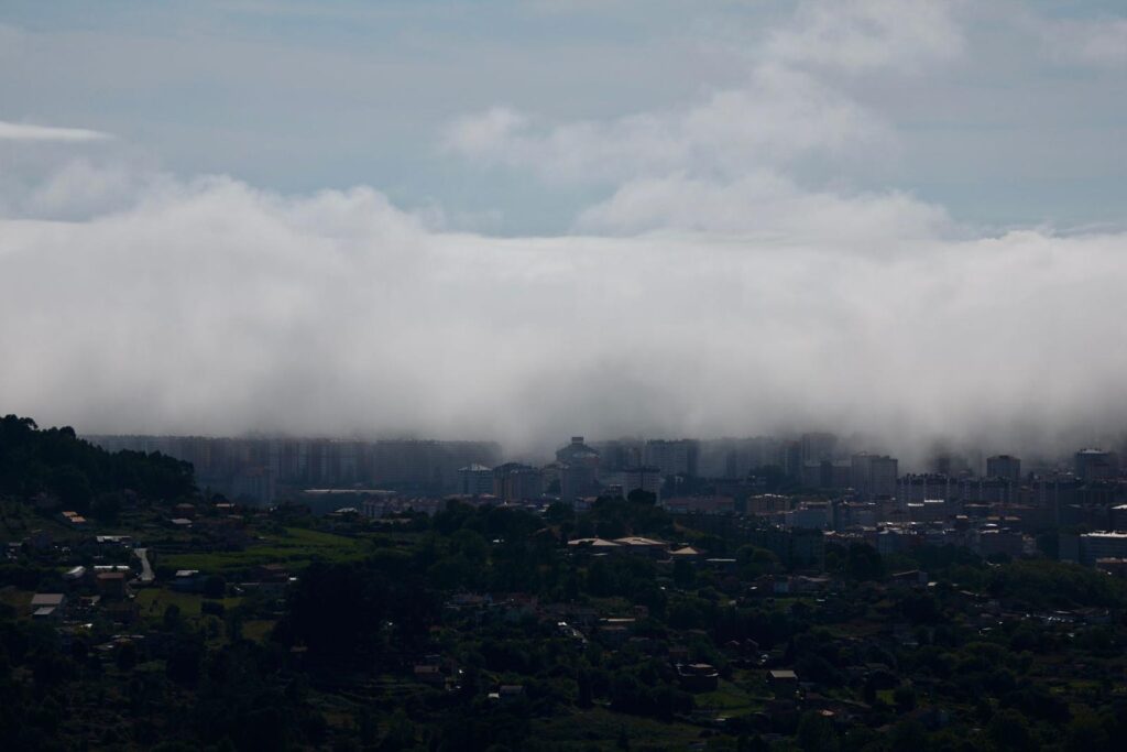 niebla en pleno verano sobre Vigo