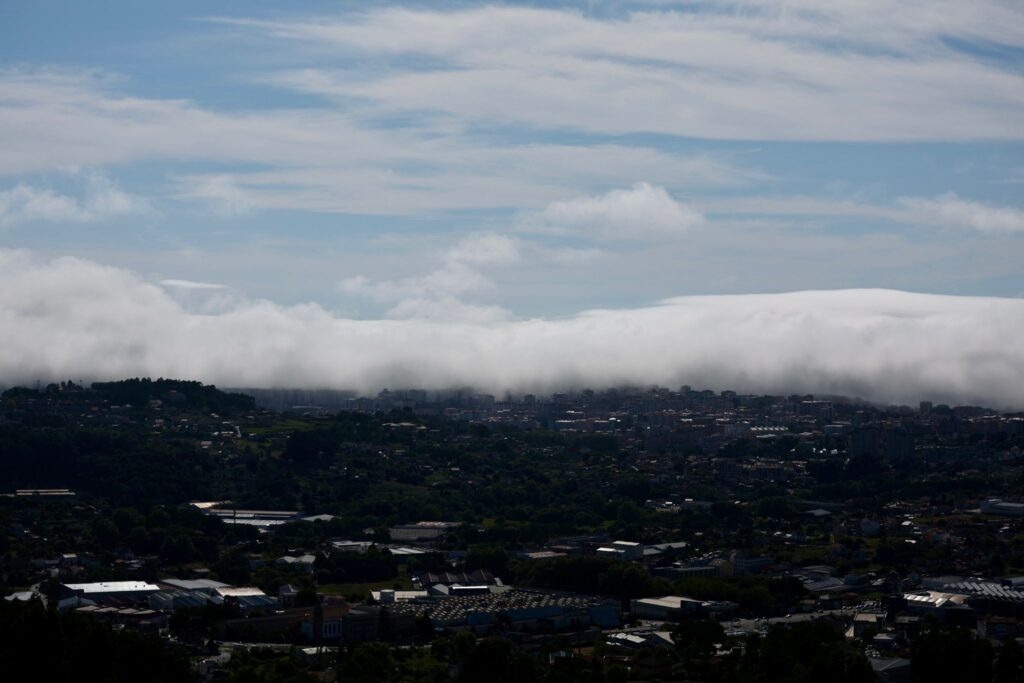 niebla en pleno verano sobre Vigo