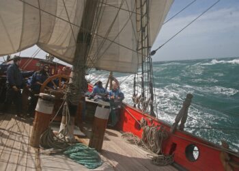 La fragata Shtandart clama por ayuda (Actualizado)