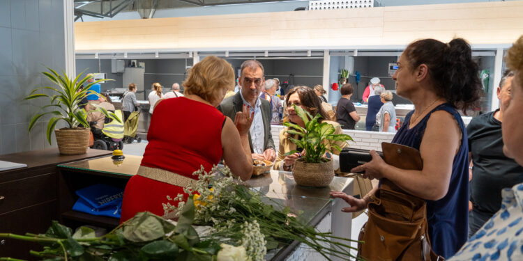 Excelente acollida no primeiro día do Mercado Municipal de San Antonio