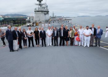 Más de 7.000 personas visitan el portaaviones Juan Carlos I en sus primeras 24 horas en Vigo