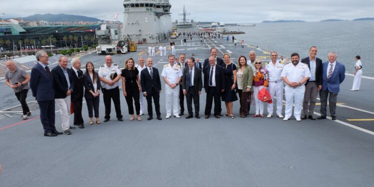 Más de 7.000 personas visitan el portaaviones Juan Carlos I en sus primeras 24 horas en Vigo