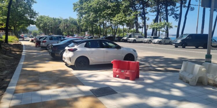 Samil estrena aceras y ‘nuevo’ aparcamiento