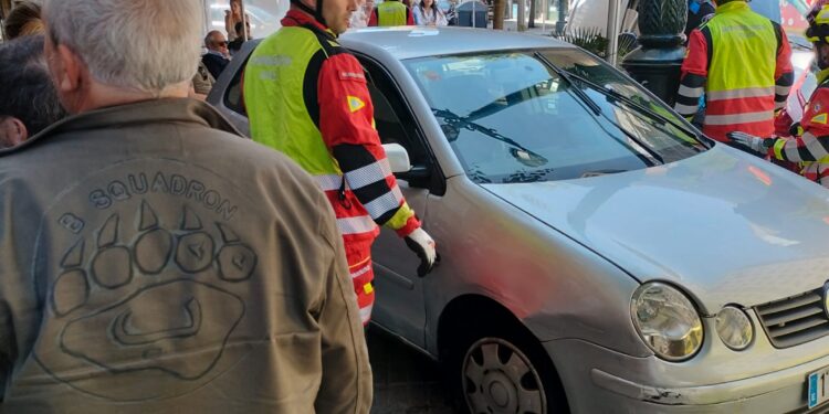 Un conductor causa doce heridos al arrollar varias mesas de la terraza de un conocido restaurante de Vigo