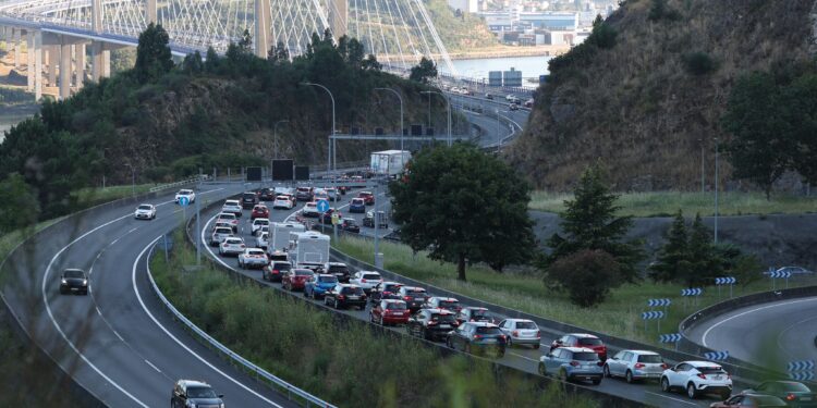 La AP-9 y el eterno colapso: otro accidente y nuevo caos en el puente de Rande