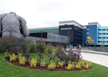 El PSdeG critica el «sobrecoste» del Álvaro Cunqueiro