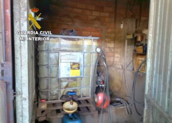La Guardia Civil interviene en Tomiño dos depósitos ilegales de gasóleo bonificado