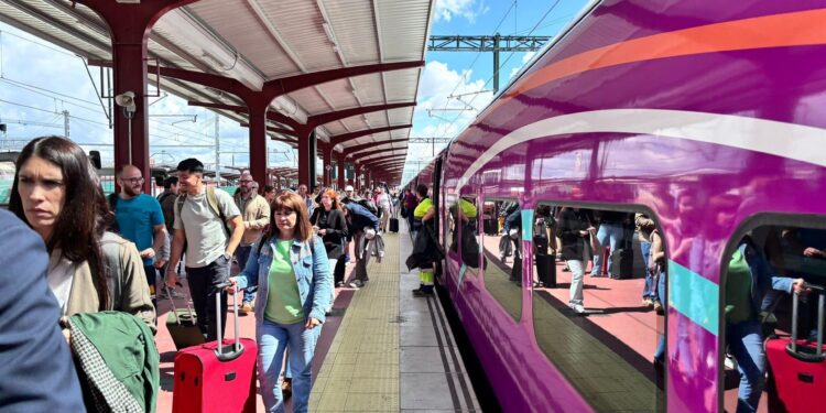 Vigo estrena el primer tren Avlo en Galicia con una pequeña incidencia, pero sin retrasos
