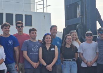 En busca de tiburones blancos desde aguas viguesas