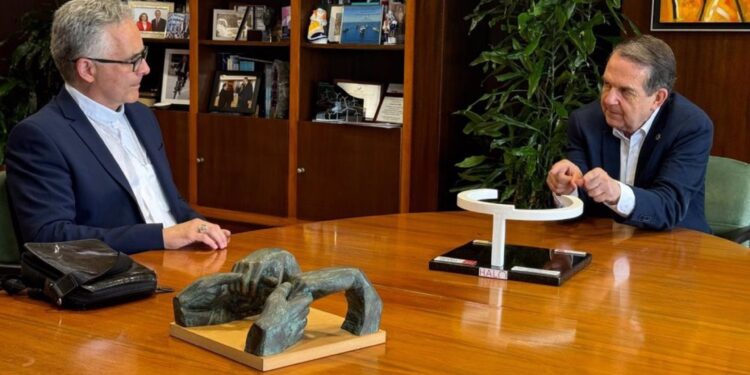 Caballero garantiza el apoyo municipal a la diócesis de Tui-Vigo