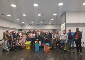 Travesía de Vigo acoge la exposición «Fogares con cor» realizada por los niños de los colegios de Teis