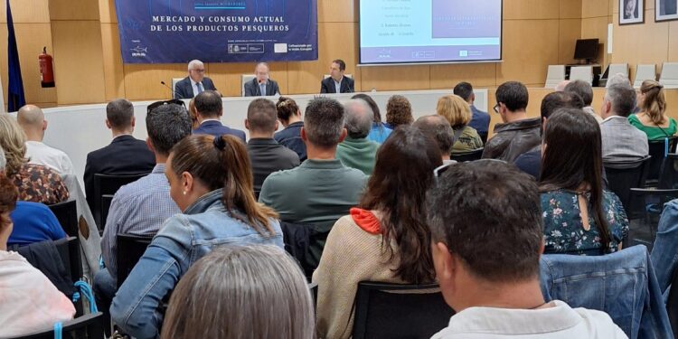 La Xunta pone en valor la trayectoria de la Organización de Palangreros Guardeses