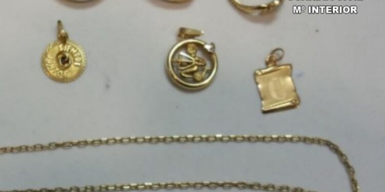 Arrestada una mujer tras robar en viviendas de Moaña