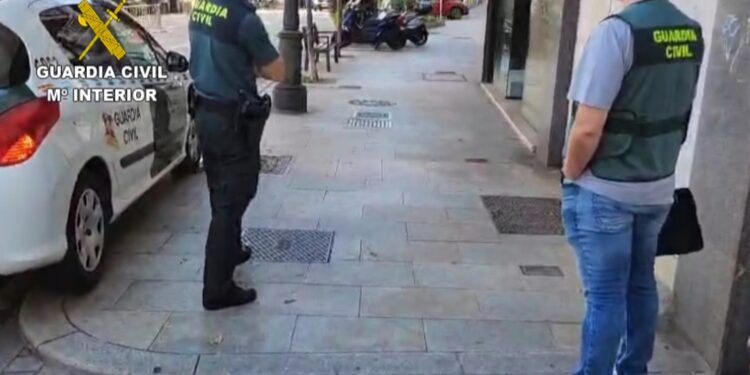 Investigadas tres personas por usar pisos turísticos con licencias falsas y contratar a extranjeras de forma irregular