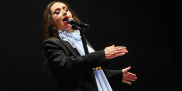 Luz Casal en un instante de su actuación en Castrelos / Foto: Sonia Daponte