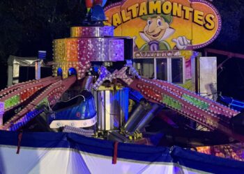 Tragedia en las fiestas de Matamá: muere un hombre al romperse un brazo del «saltamontes»
