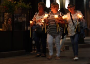 Devotos nocturnos del Cristo de la Sal: sin multitudes y sin calor