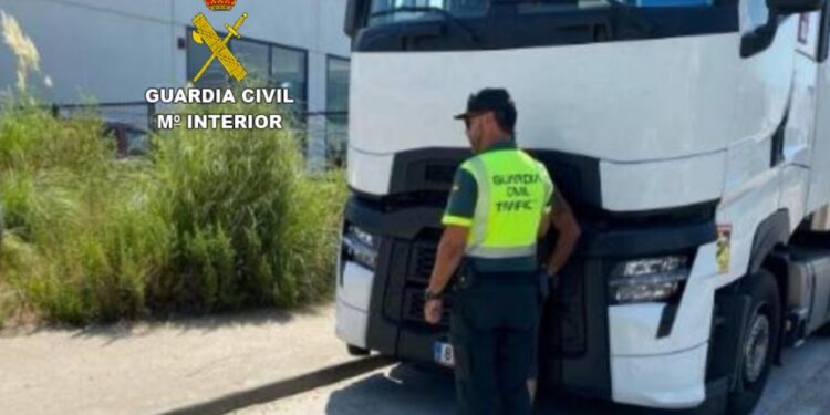 Cazado en la autovía un camionero que quintuplicaba la tasa de alcoholemia