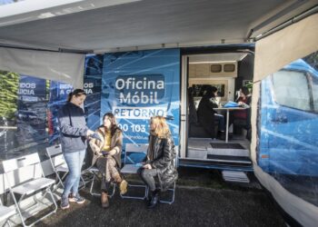 La Xunta facilita el camino de retorno con su oficina móvil