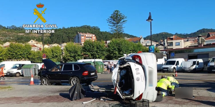 Equipos especializados de la Guardia Civil investigan los accidentes mortales de Marín y Cangas