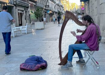 El arpa llena el vacío