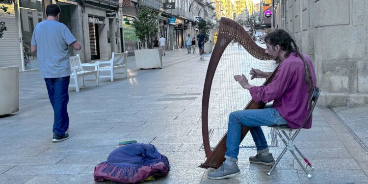 El arpa llena el vacío