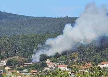 Declarado un incendio forestal en Vilaboa