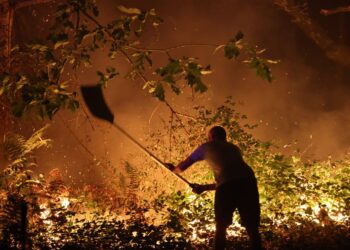 Controlado el incendio de Ponteareas tras arrasar 40 hectáreas