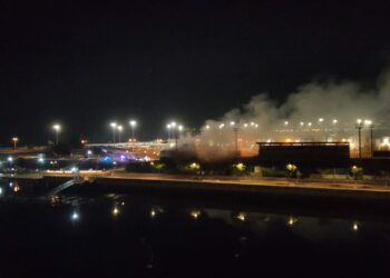 Un incendio asola la nave de la Asociación de Marineros Artesanales